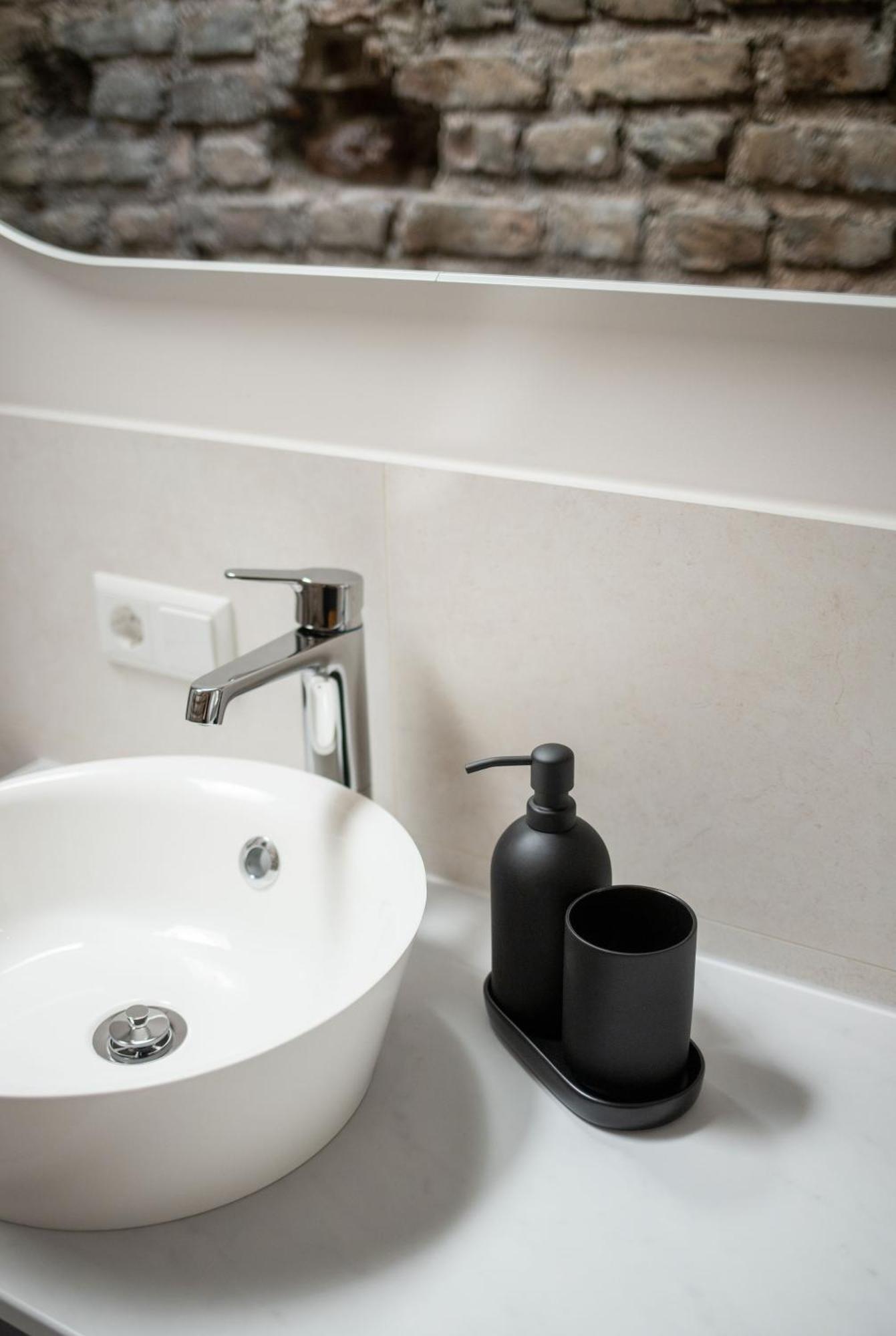 #Stayhere - Brand New Authentic Pilies Studios - Heart Of Old Town Vilnius Bilik gambar